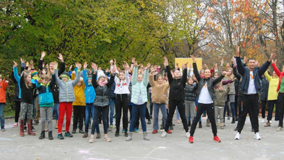 Von Hittisau bis Bali: Flashmob für Kinderrechte