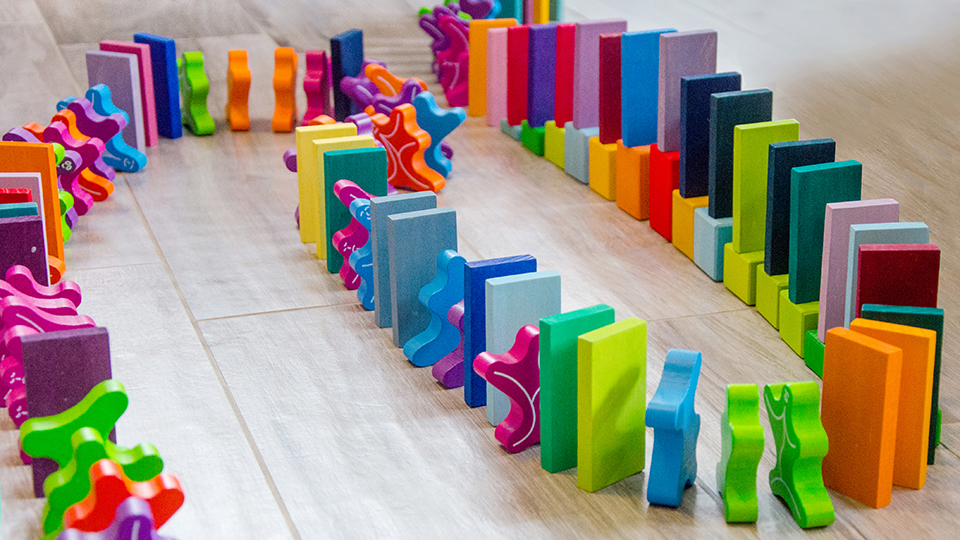 FI_Wertvolle_Kinder_Dominosteine.jpg